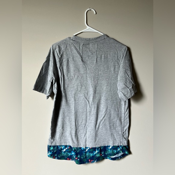 Broken Threads grey t-shirt with tropical print pocket and trim at the bottom - Picture 2 of 4